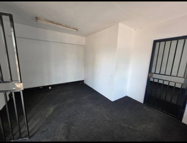 275M² WAREHOUSE TO LET IN STORMILL